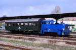 V 15 DR 101 691-4 ( 311 691-0 ) vom Traditionsbahnbetriebswerk Stafurt bespannt den aus einem DR Rekowagen bestehenden Pendelzug zwischen Bahnhof und Bw, fotografiert im Bhf.